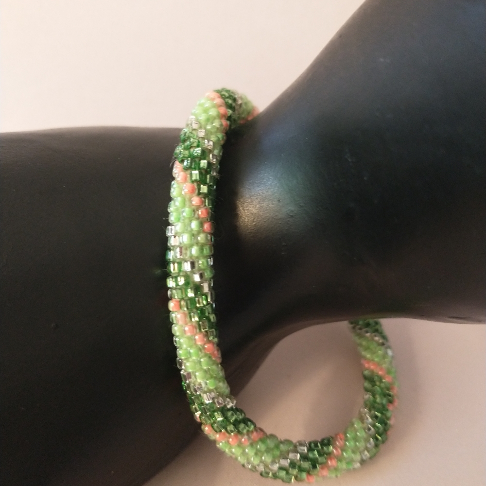 SASHKA HANDMADE GLASS BEAD BRACELET GREEN PINK AND SILVER COLOR ONE SIZE FITS